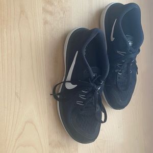 nike flew running shoes